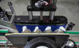 Wrap-Around Round Bottle Labeling Machine